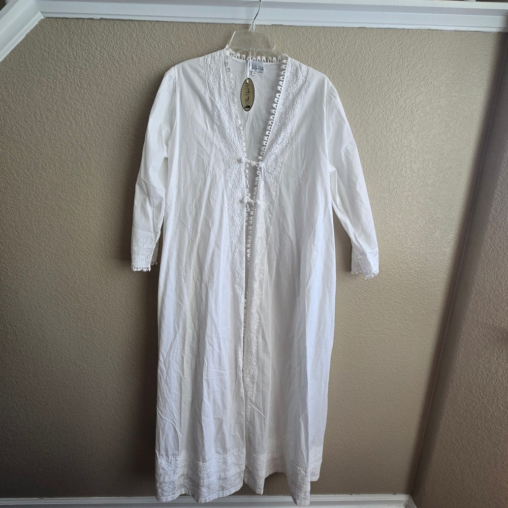 The 1 for U White Cotton Nightgown Victorian Lace Eyelet Dressing Gown M